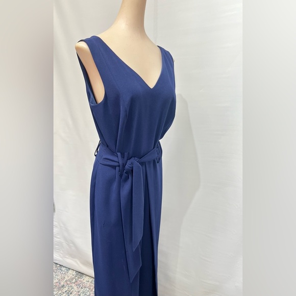 TAHARI Navy blue double V neckline sleeveless jumpsuit size 4. - Picture 7 of 16